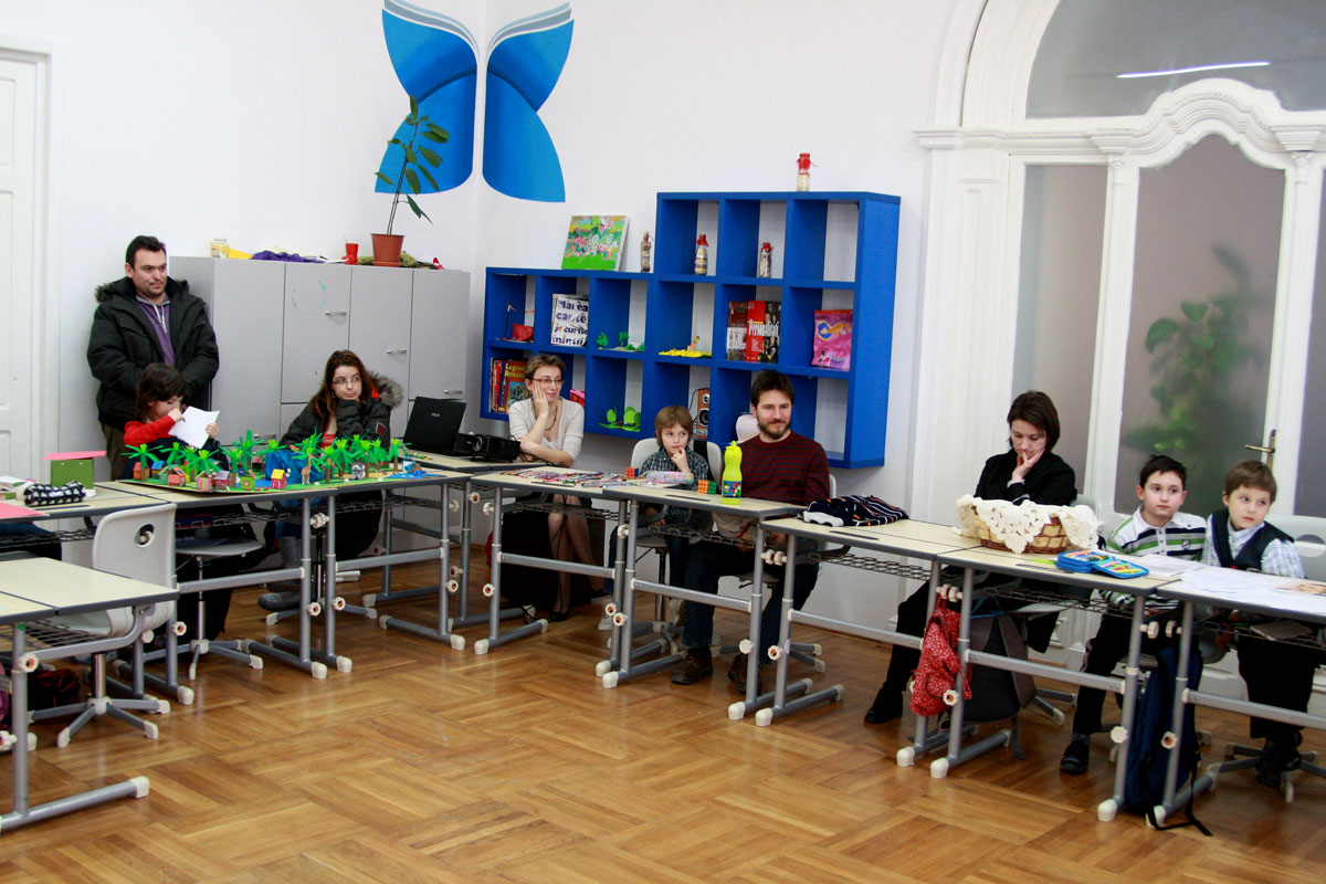 Elevii de la „Varlaam Mitropolitul“ au sărbătorit 100 de zile de şcoală