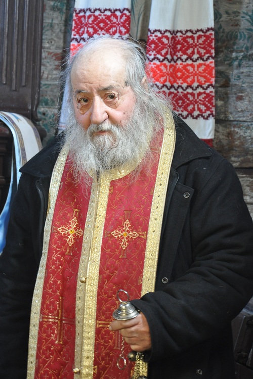 Hram la Mănăstirea Brădiceşti