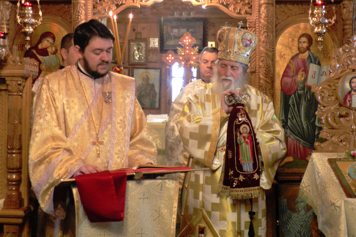 Liturghie arhierească la Mănăstirea Humor Liturghie arhierească la Mănăstirea Humor