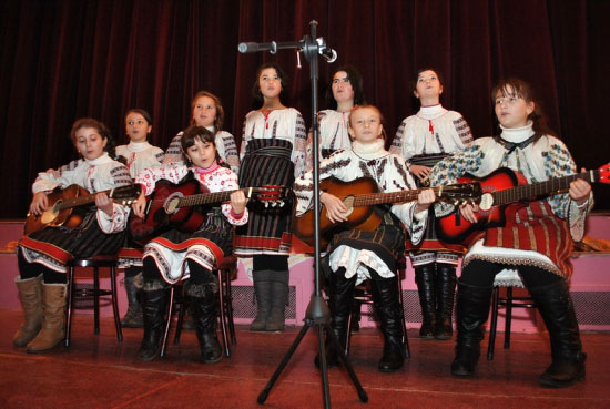 Întâlniri educative pentru tinerii parohiei Dumeni