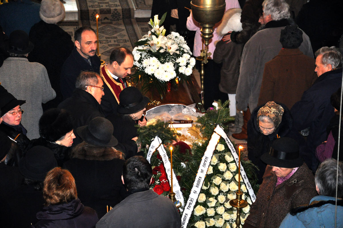 Părintele Ioan Pricop a fost condus pe ultimul drum