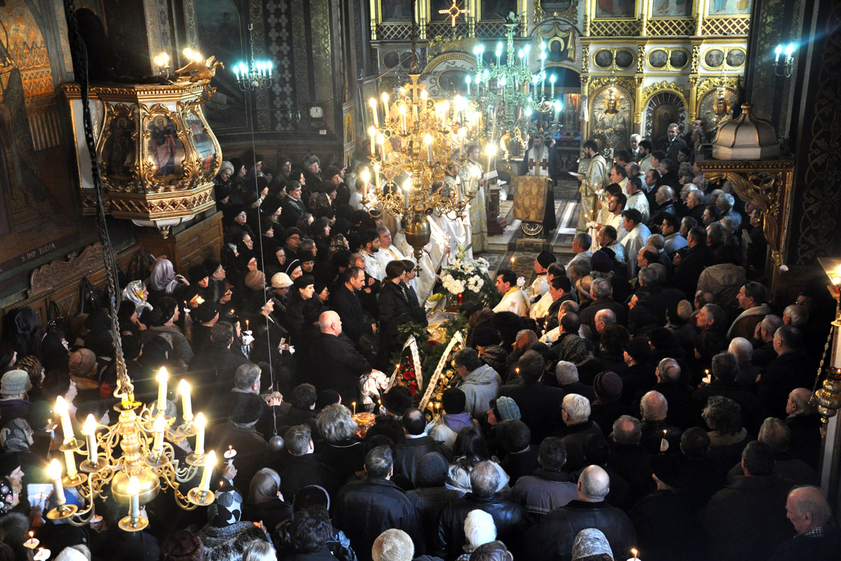 Părintele Ioan Pricop a fost condus pe ultimul drum
