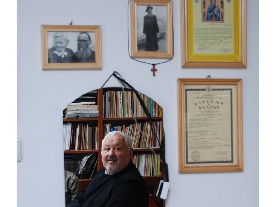 Din amintirile părintelui profesor Bucescu: „Asta nu-i cărămida popii, e a bisericii!”