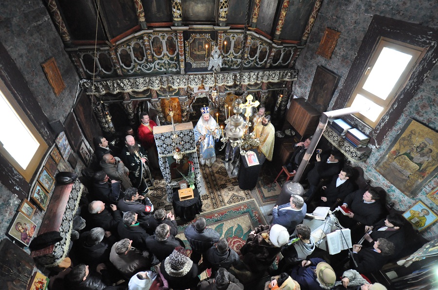 Hram la Mănăstirea Brădiceşti