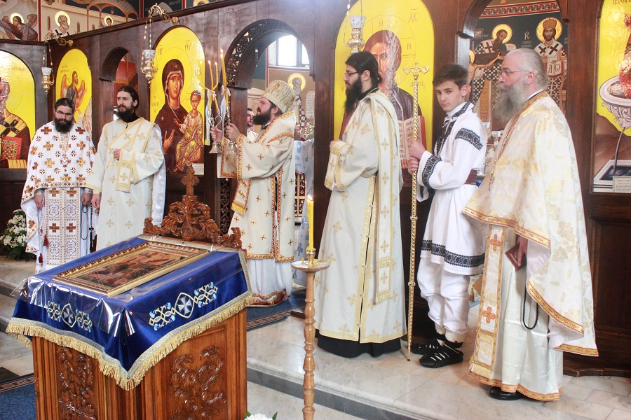 Slujire arhierească la hramul Mănăstirii Sihăstria Putnei Slujire arhierească la hramul Mănăstirii Sihăstria Putnei