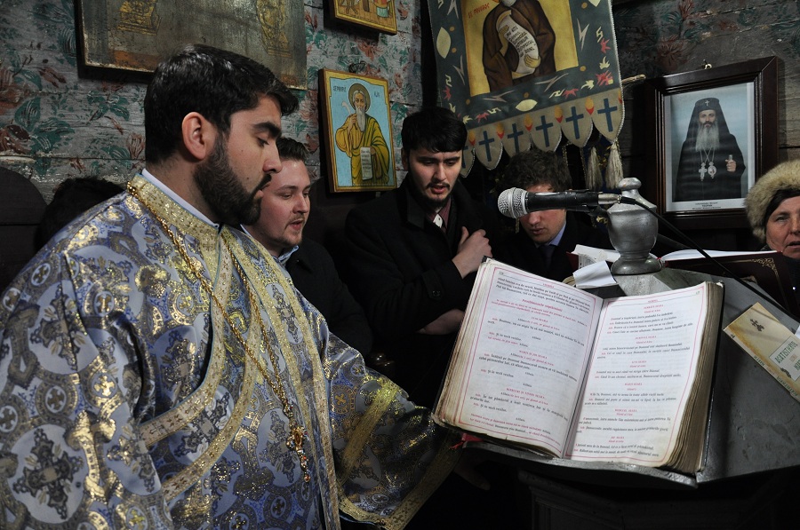 Hram la Mănăstirea Brădiceşti