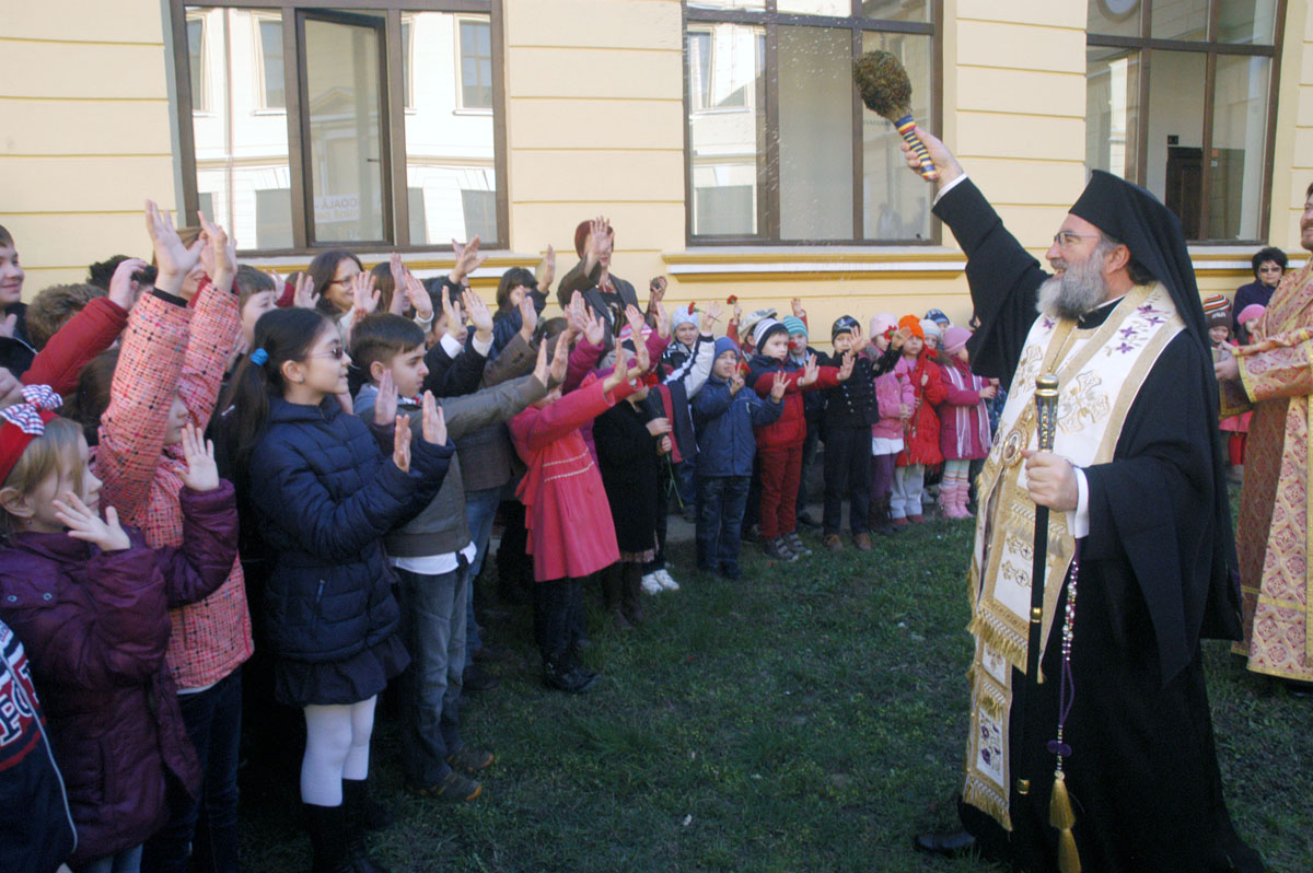 Binecuvântare arhierească la Colegiul „Ferdinand I“ din Bacău