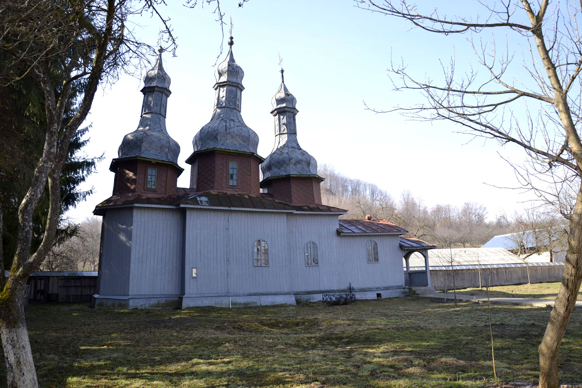Mai aproape de Cer, în schitul de la Ţibucani
