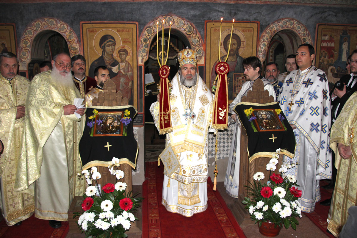 Liturghie arhierească în Protopopiatul Oneşti