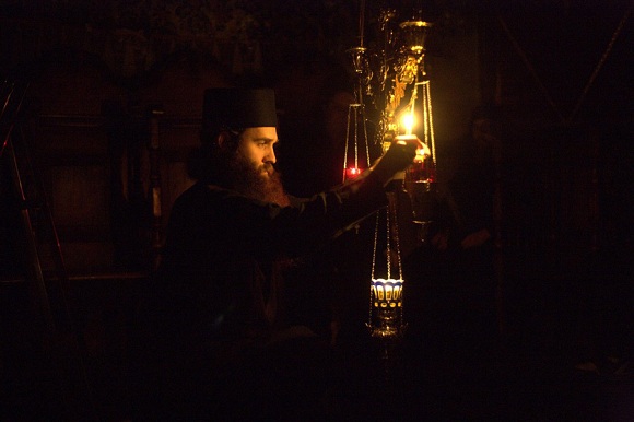 De ce să participăm la slujbele de seară?