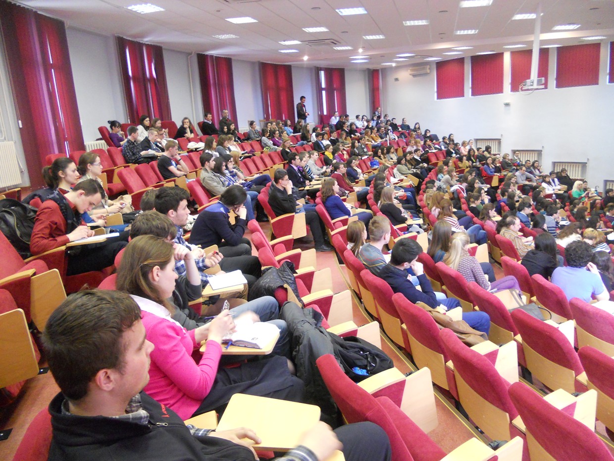 &quot;În genunchi vă rog, fiţi oameni ai vieţii&quot;