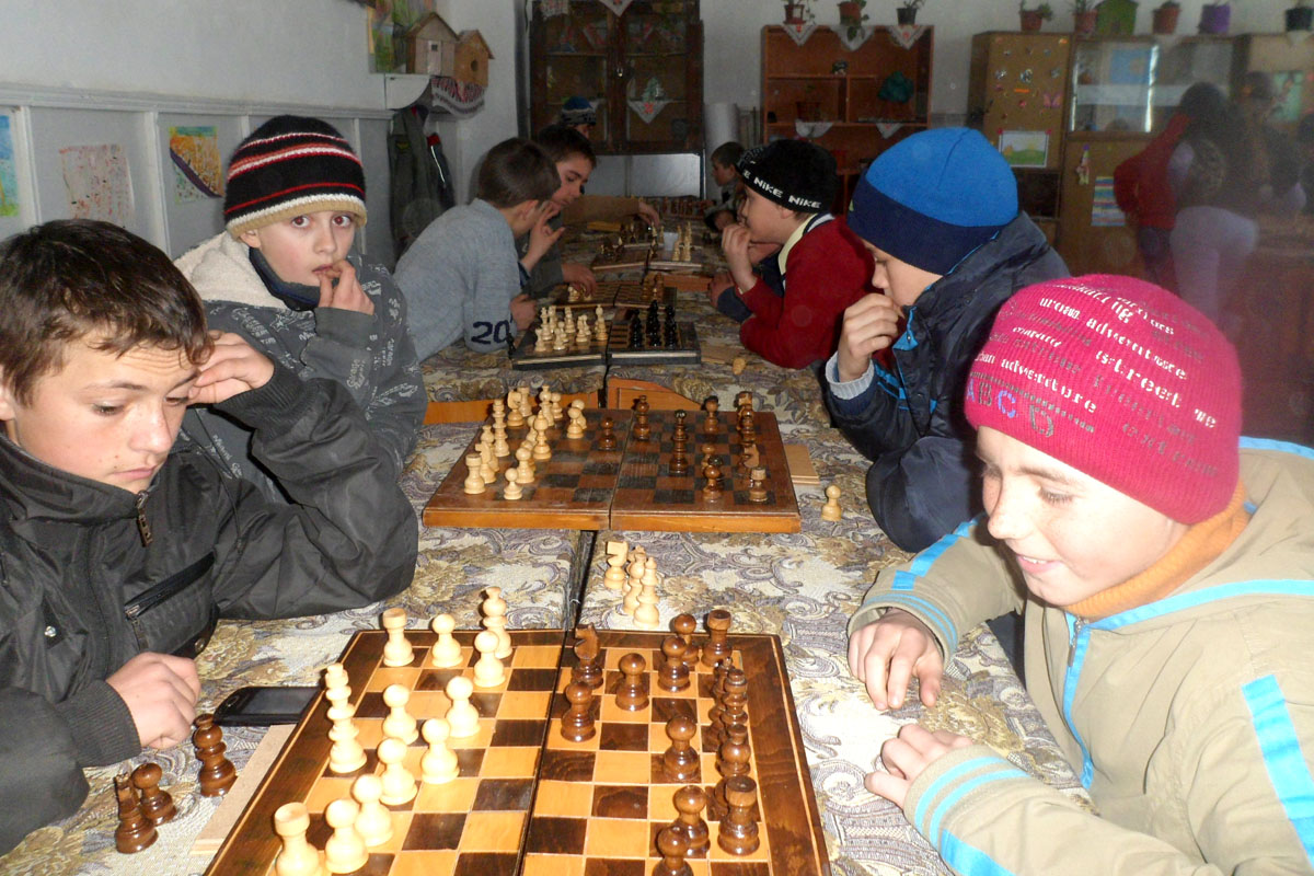 Biserica şi şcoala promovează sportul minţii