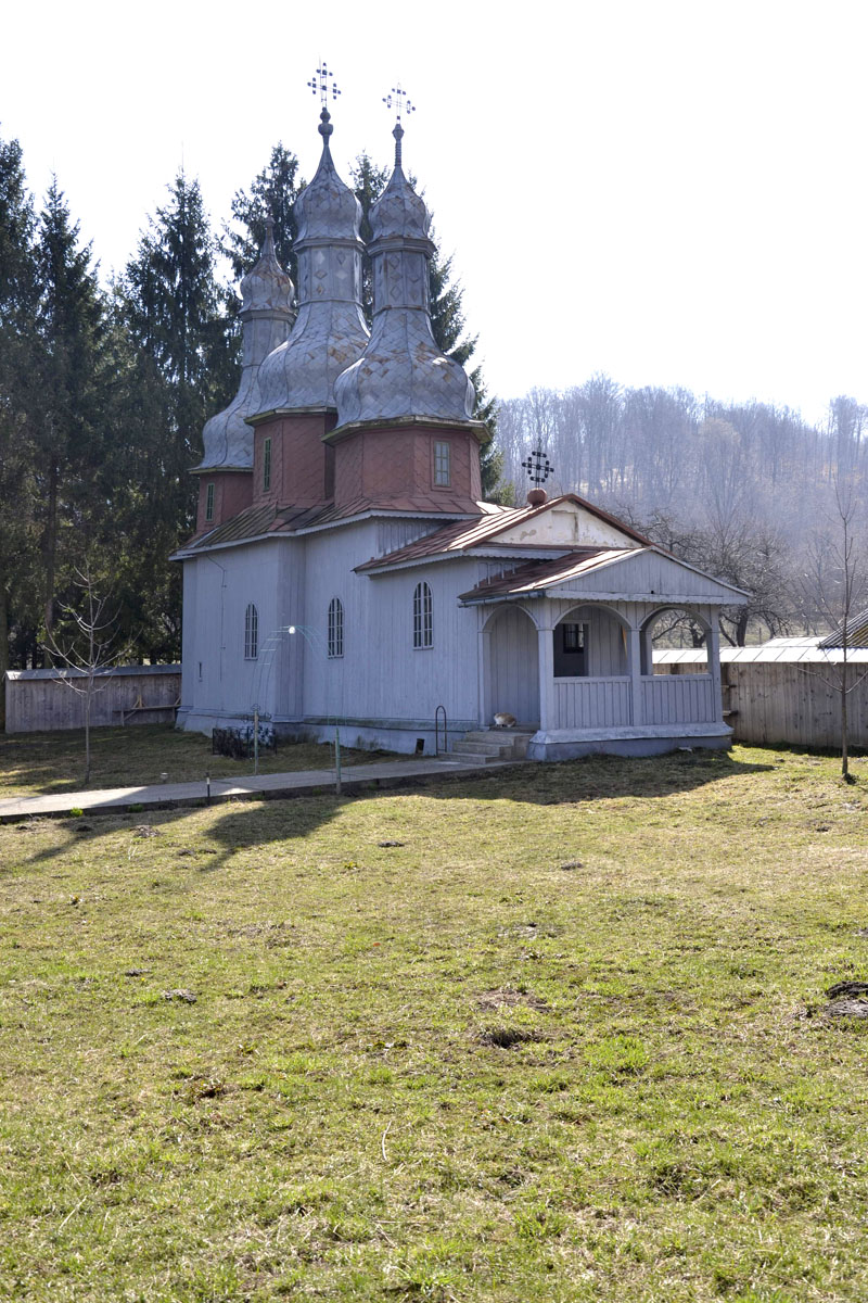 Mai aproape de Cer, în schitul de la Ţibucani