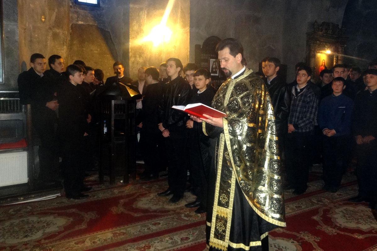 Participare la Sânta Liturghie a Darurilor mai înainte sfinţite în cadrul săptămânii “Să ştii mai multe, Să fii mai bun!”