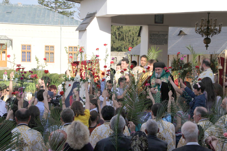 Duminica Floriilor la Catedrala arhiepiscopală din municipiul Roman