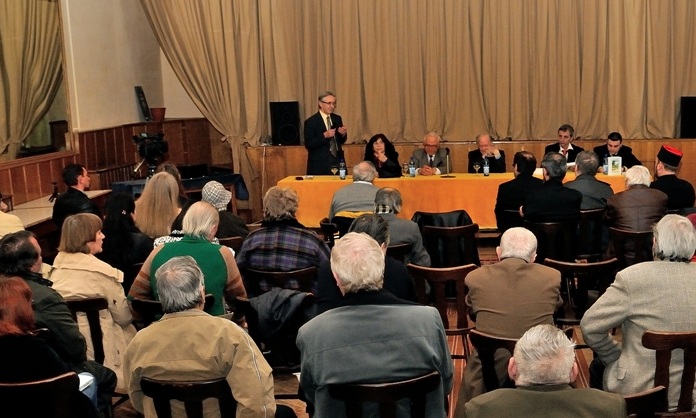 Lansare de carte la Roman