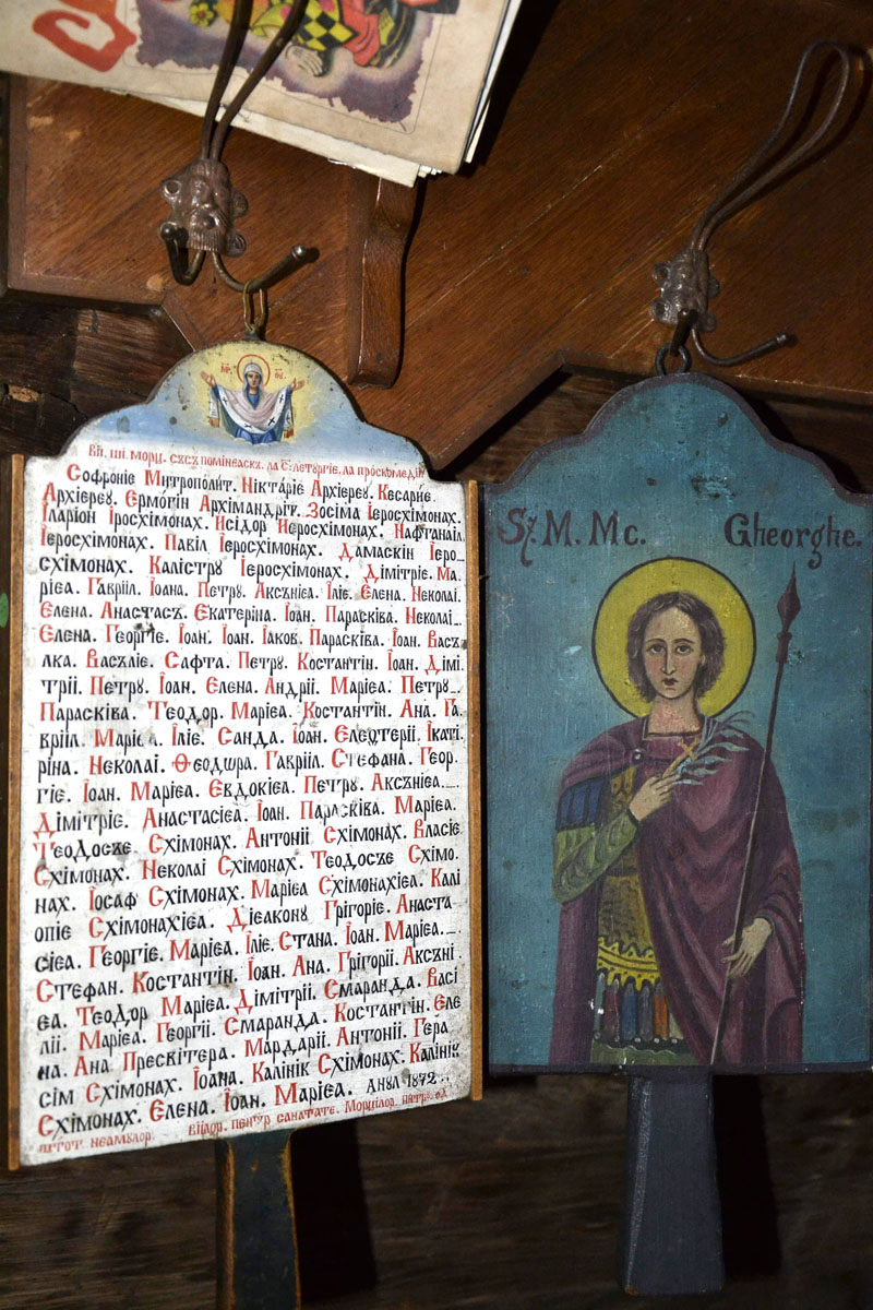 Mai aproape de Cer, în schitul de la Ţibucani