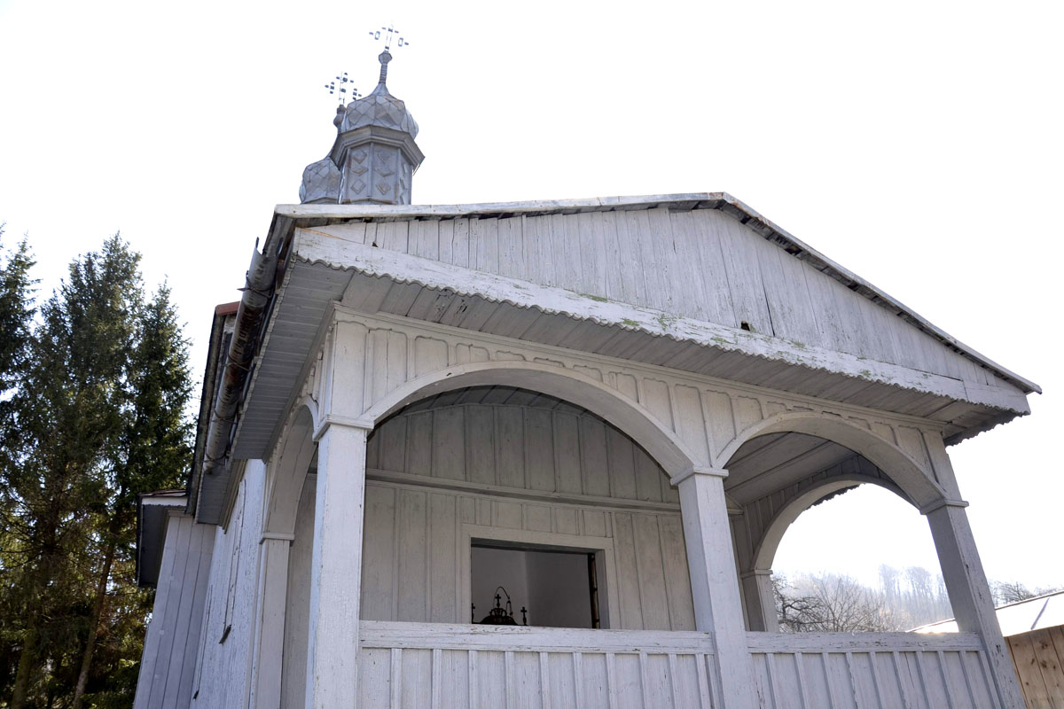 Mai aproape de Cer, în schitul de la Ţibucani