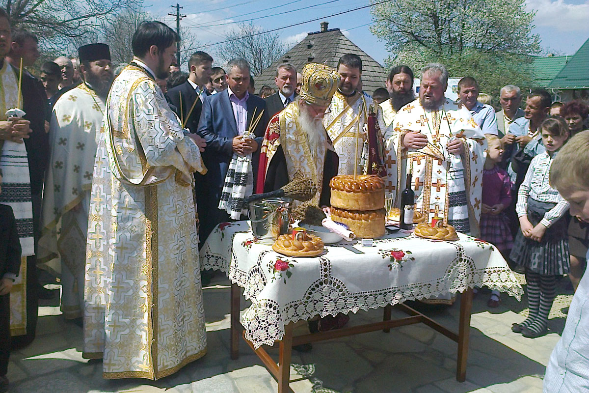 IPS Pimen a sfinţit duminică noua troiţă din localitatea Marginea, judeţul Suceava „Intrarea Mântuitorului în Ierusalim, pildă de smerenie“