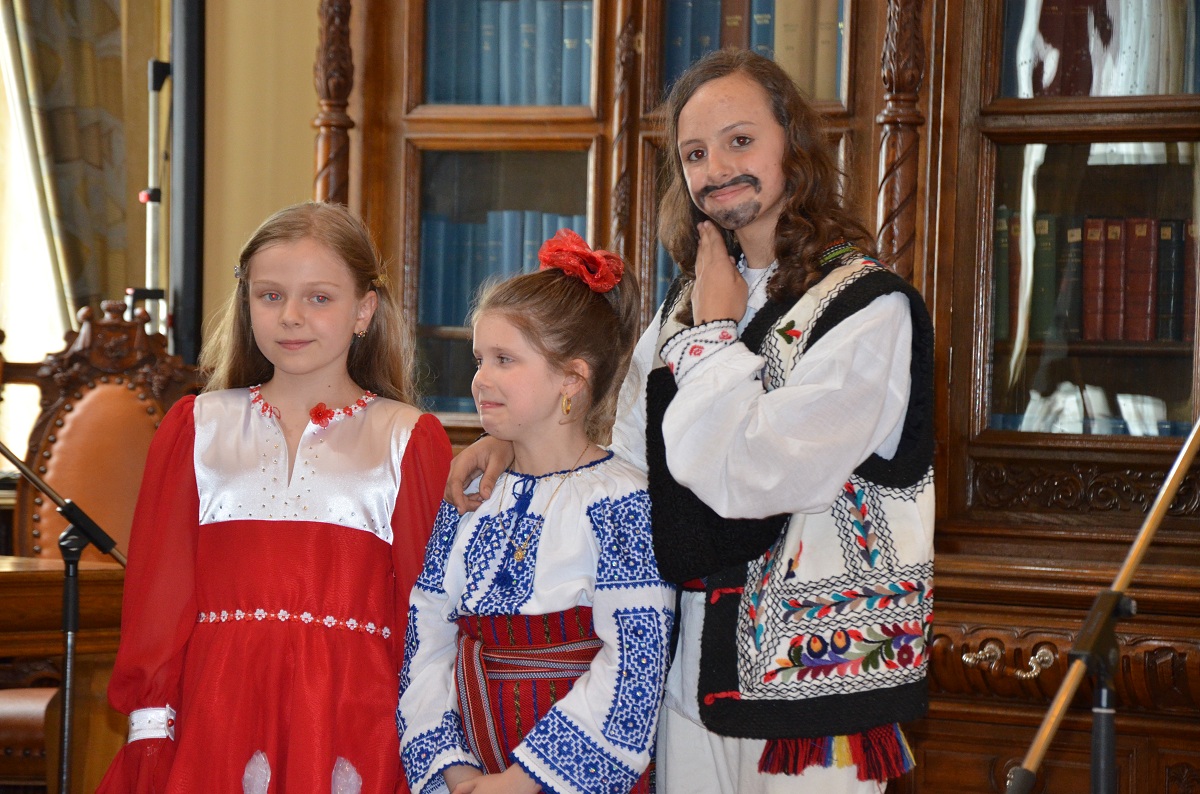 Trei copii talentați vor reprezenta Arhiepiscopia Iaşilor la concursul „Bucuria de a fi creștin“