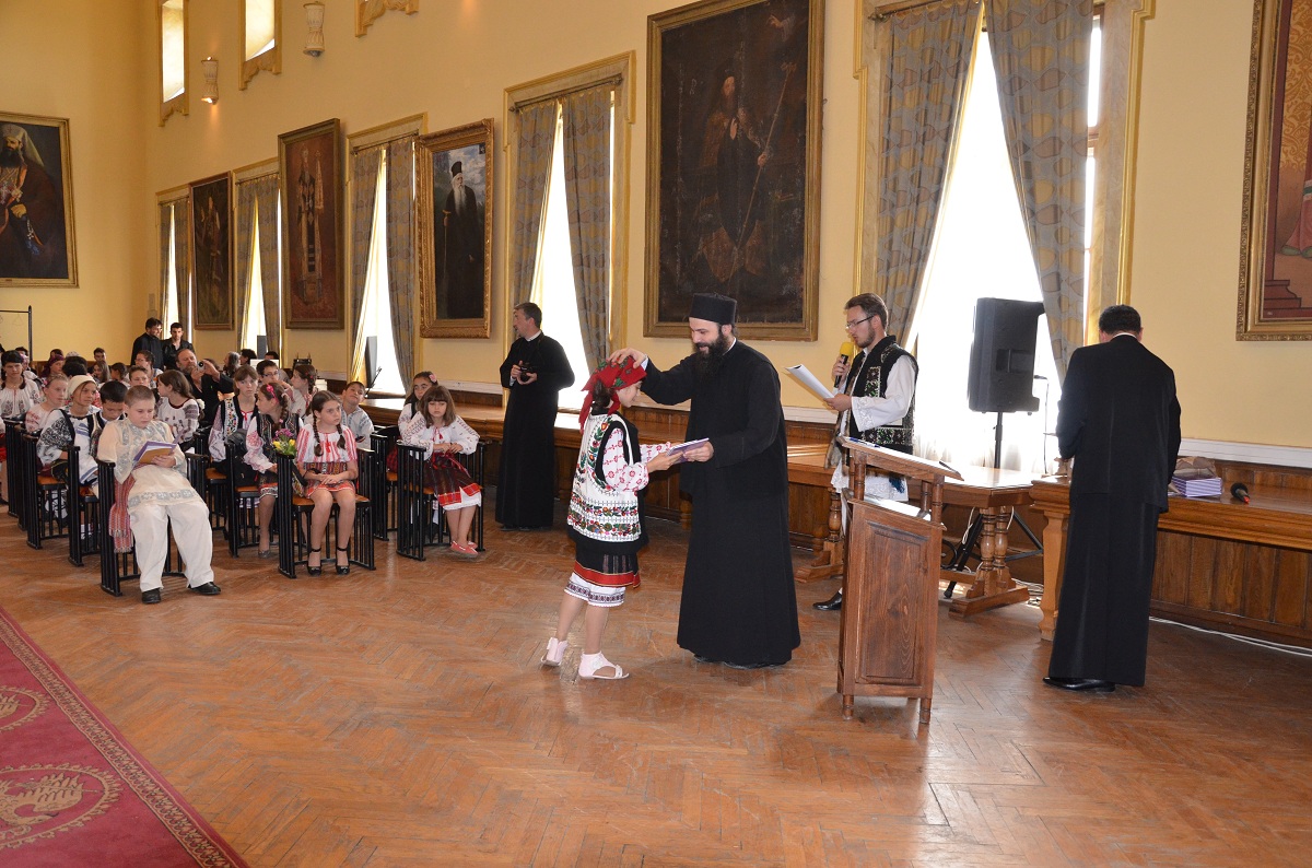 Trei copii talentați vor reprezenta Arhiepiscopia Iaşilor la concursul „Bucuria de a fi creștin“