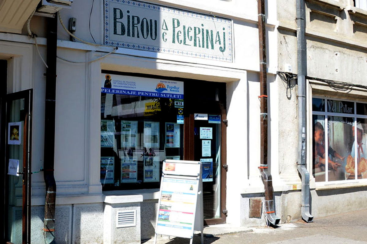 Campanie socială a Centrului de Pelerinaj „Sf. Parascheva“ - Excursie gratuită pentru 20 de tineri cu dizabilităţi