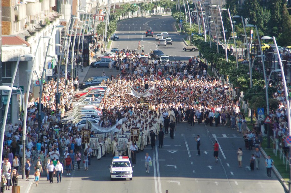 Procesiune impresionantă, la Bacău