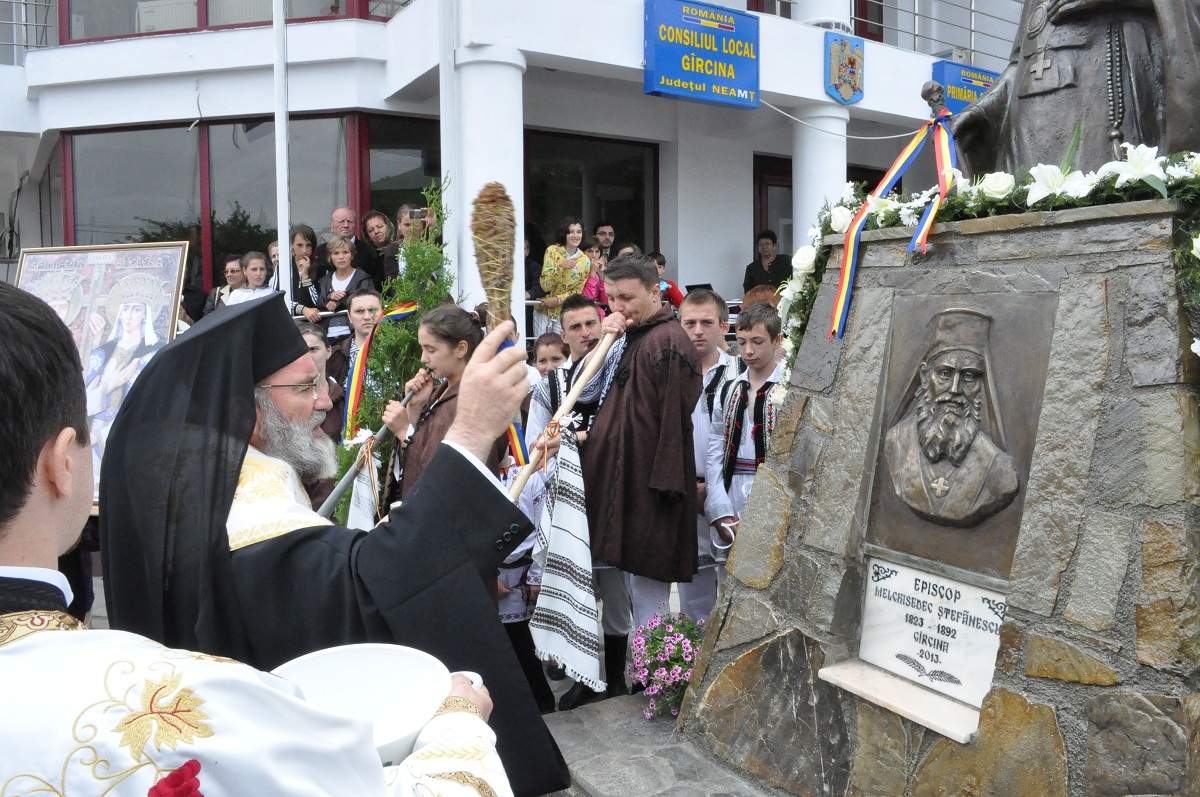 Rugăciuni de pomenire pentru episcopul Melchisedec în satul natal