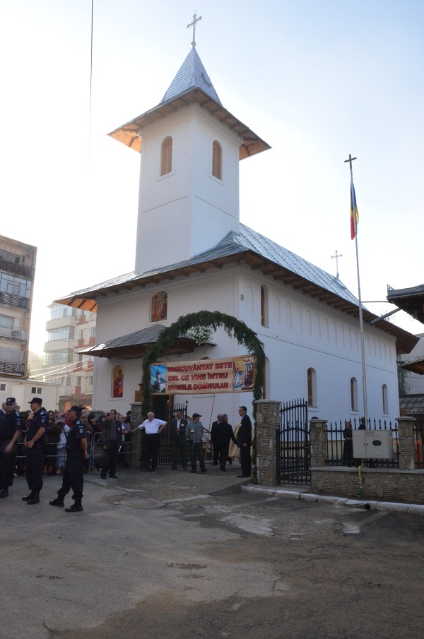 5000 de credincioşi, la sfinţirea Bisericii „Buna Vestire” din Botoşani