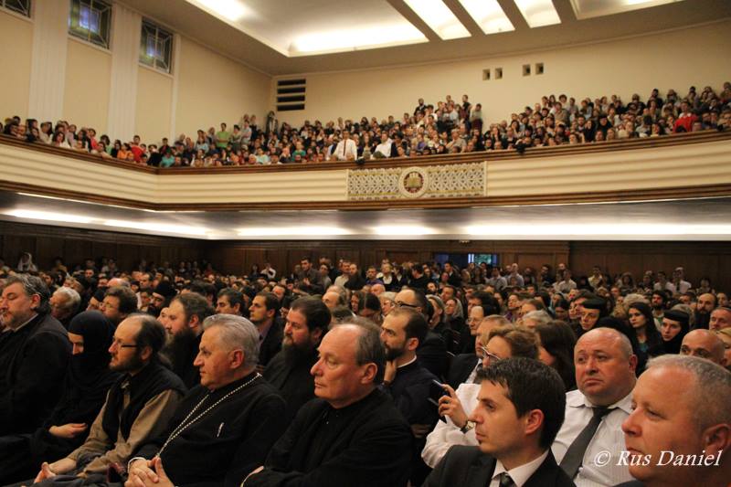 Părintele Rafail Noica a conferenţiat la Cluj, în prezenţa a mii de credincioşi