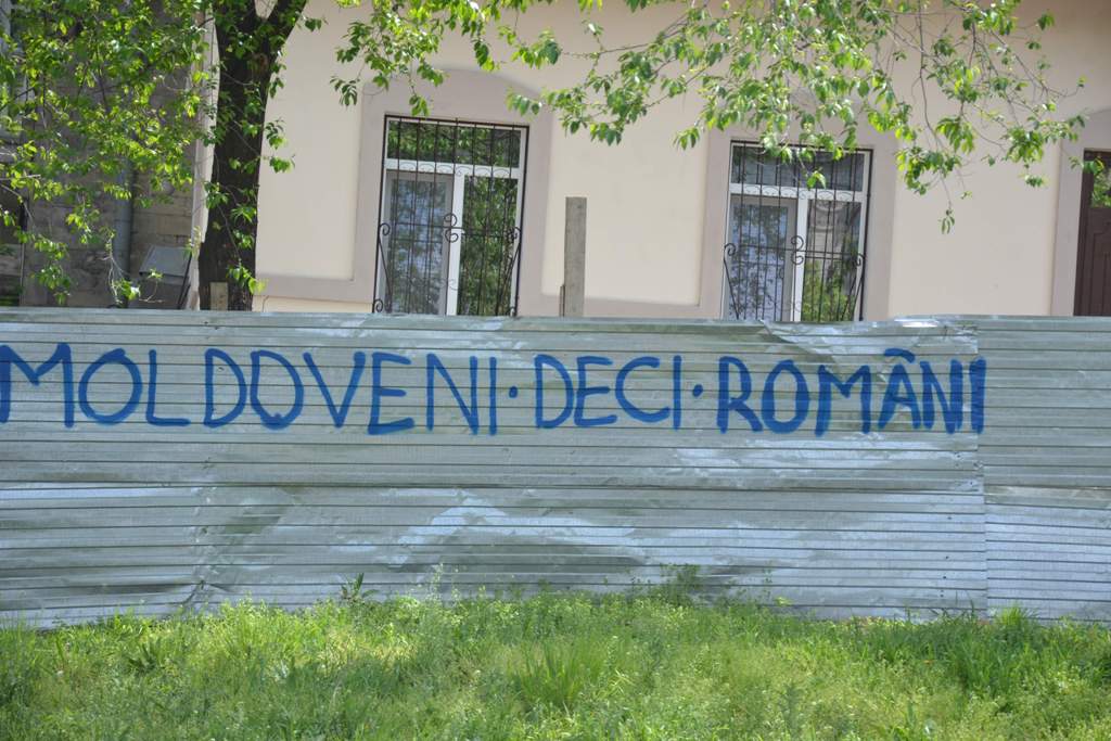 Moldoveni, deci români