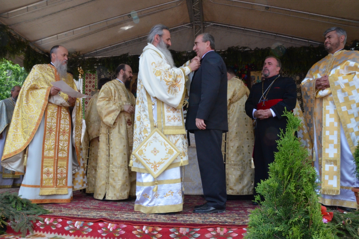 5000 de credincioşi, la sfinţirea Bisericii „Buna Vestire” din Botoşani