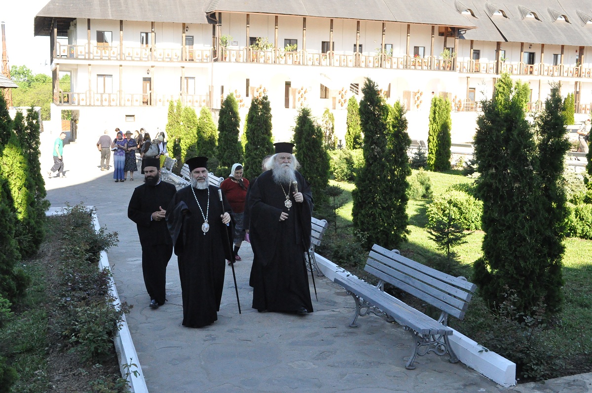 Altar de jertfă, sfinţit la Mănăstirea Hadâmbu
