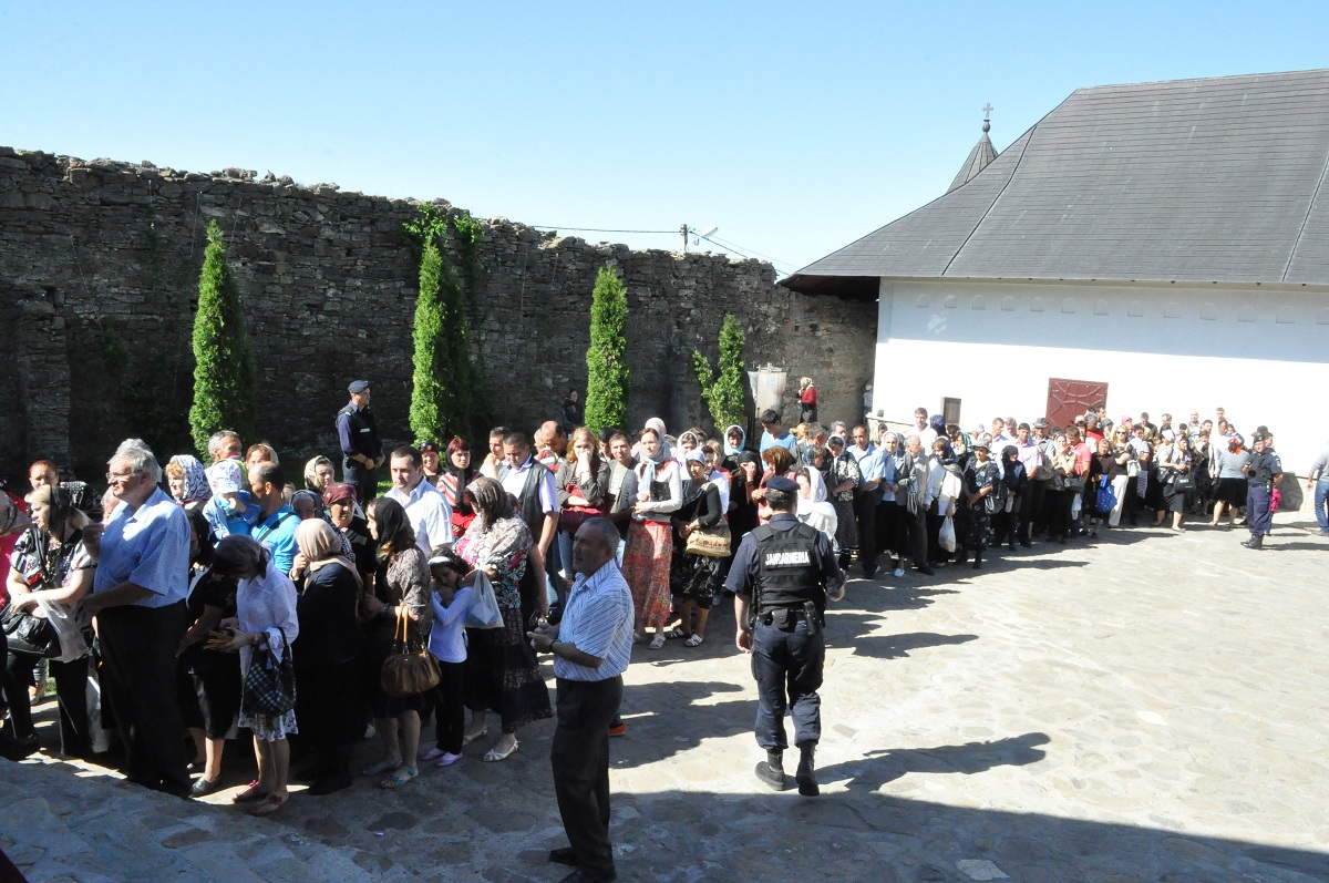 Altar de jertfă, sfinţit la Mănăstirea Hadâmbu