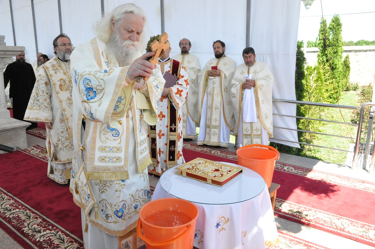 Altar de jertfă, sfinţit la Mănăstirea Hadâmbu