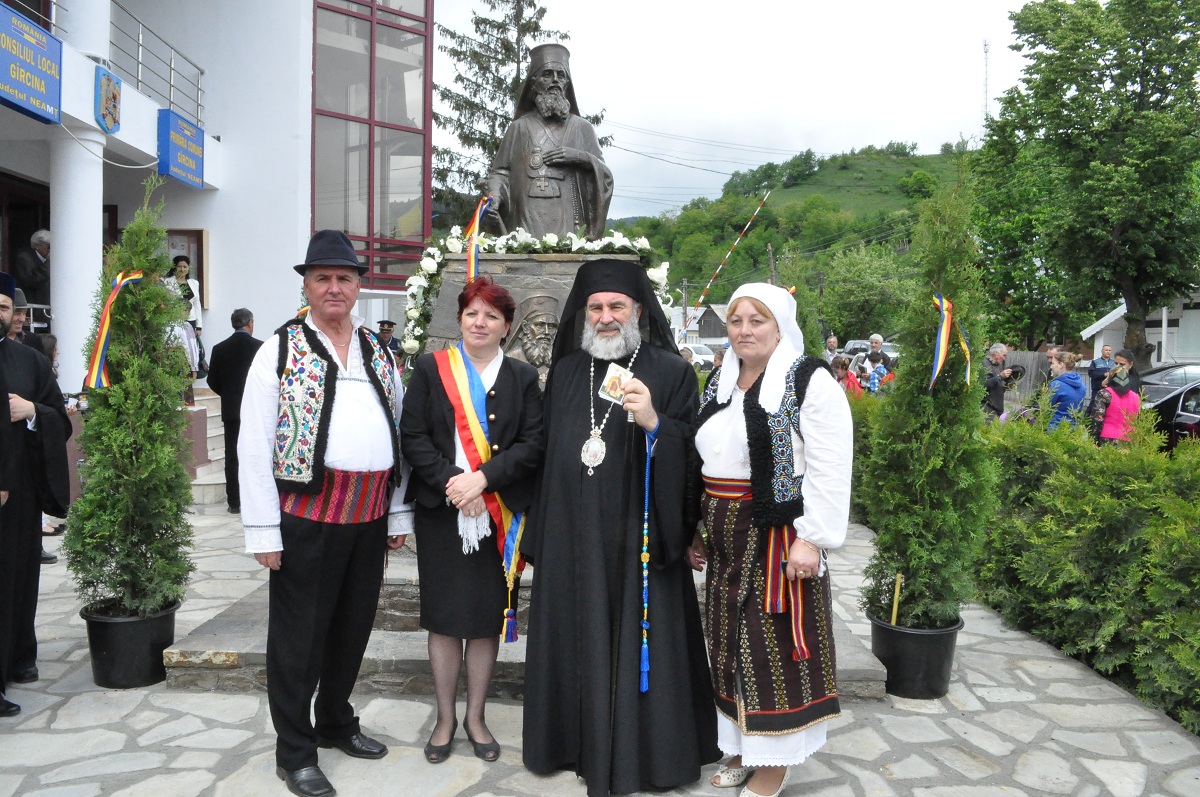 Rugăciuni de pomenire pentru episcopul Melchisedec în satul natal