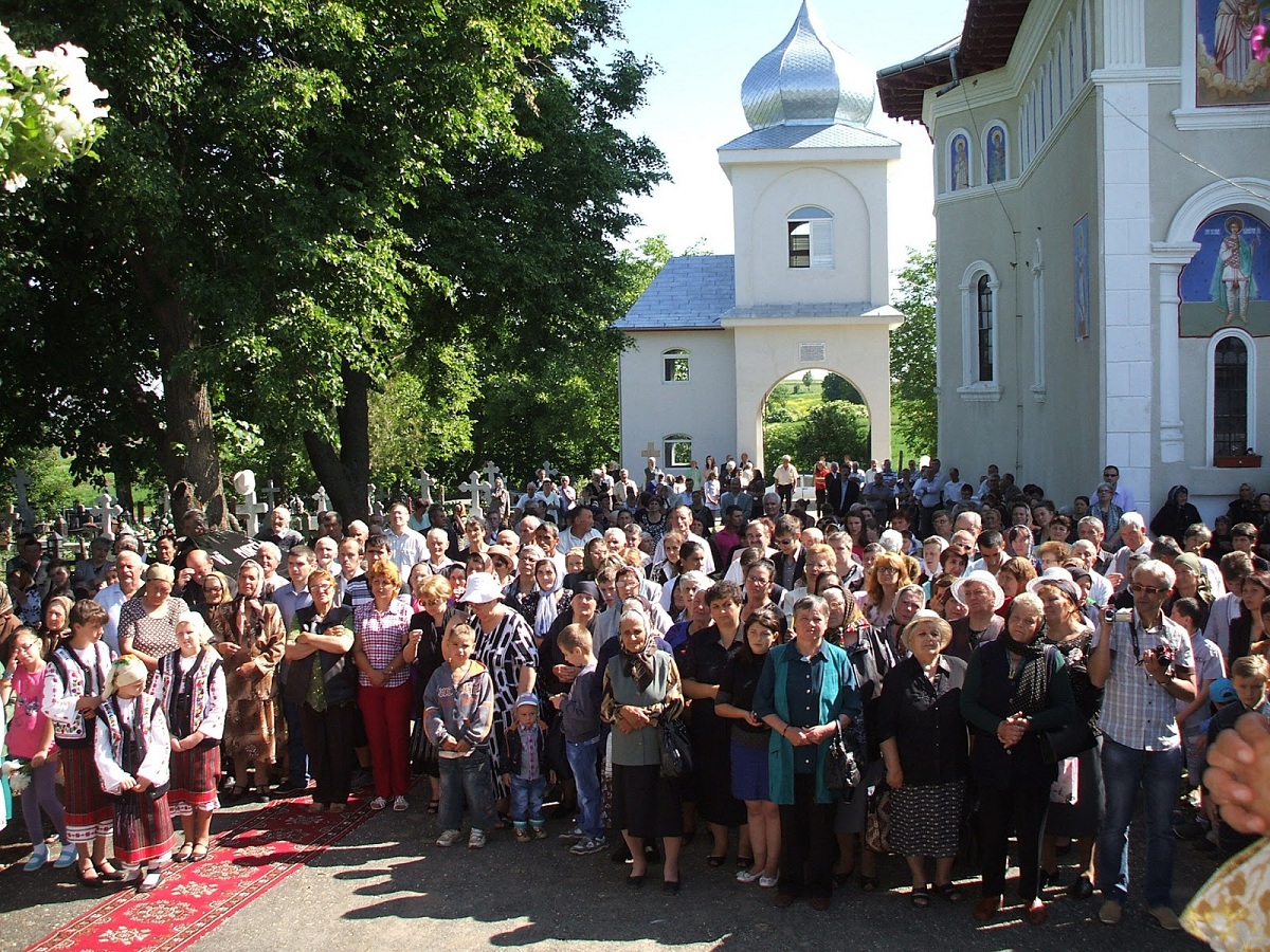 Binecuvântare arhierească în parohia Hociungi 2, Protopopiatul Buhuşi