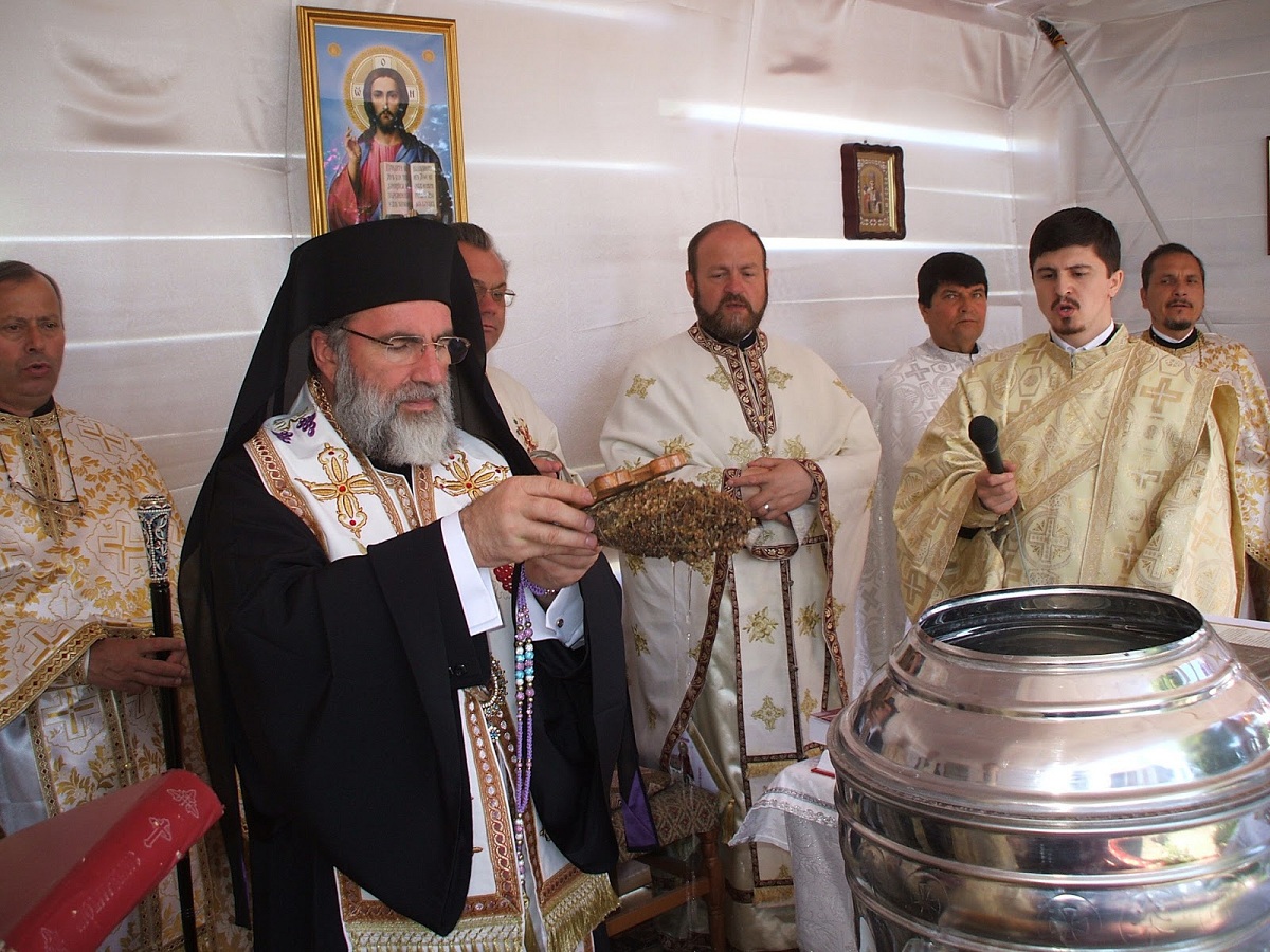 Binecuvântare arhierească în parohia Hociungi 2, Protopopiatul Buhuşi