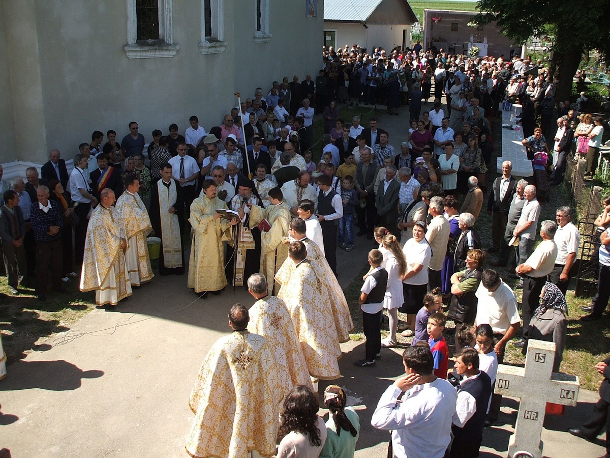 Binecuvântare arhierească în parohia Hociungi 2, Protopopiatul Buhuşi