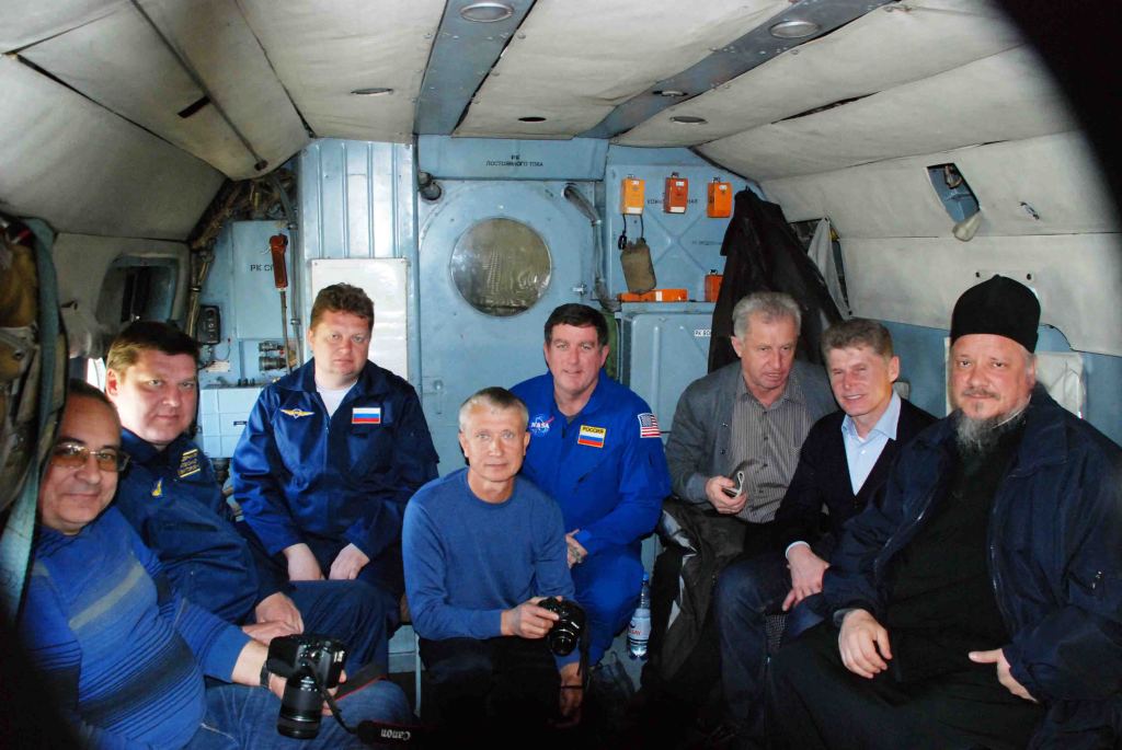 Cosmonauţii SSI binecuvântaţi de un episcop