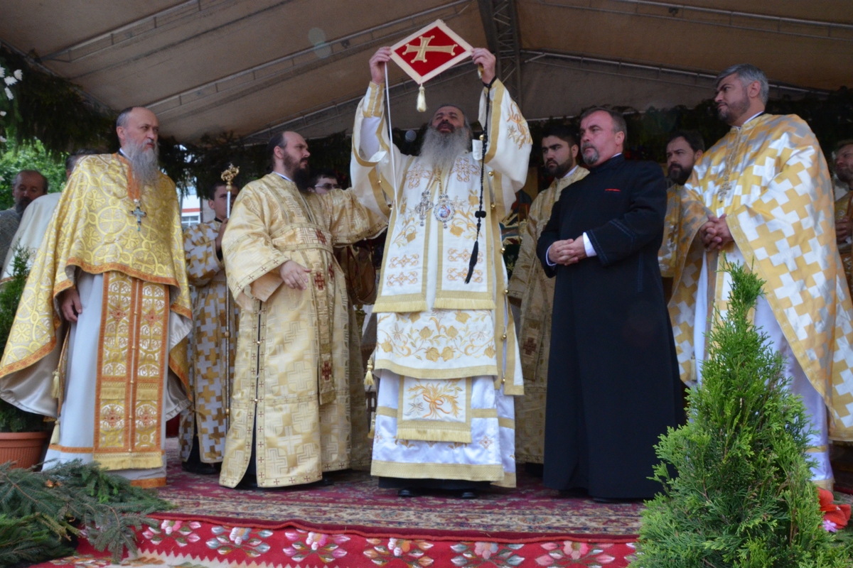 5000 de credincioşi, la sfinţirea Bisericii „Buna Vestire” din Botoşani