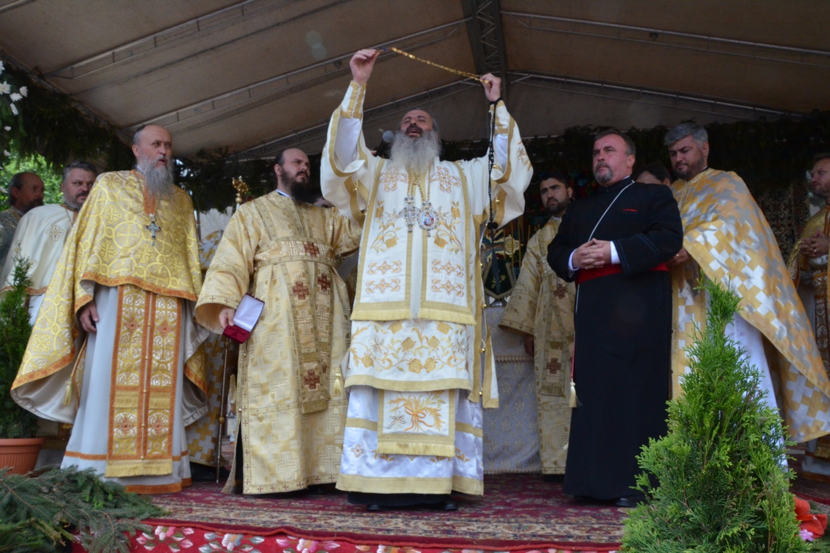 5000 de credincioşi, la sfinţirea Bisericii „Buna Vestire” din Botoşani