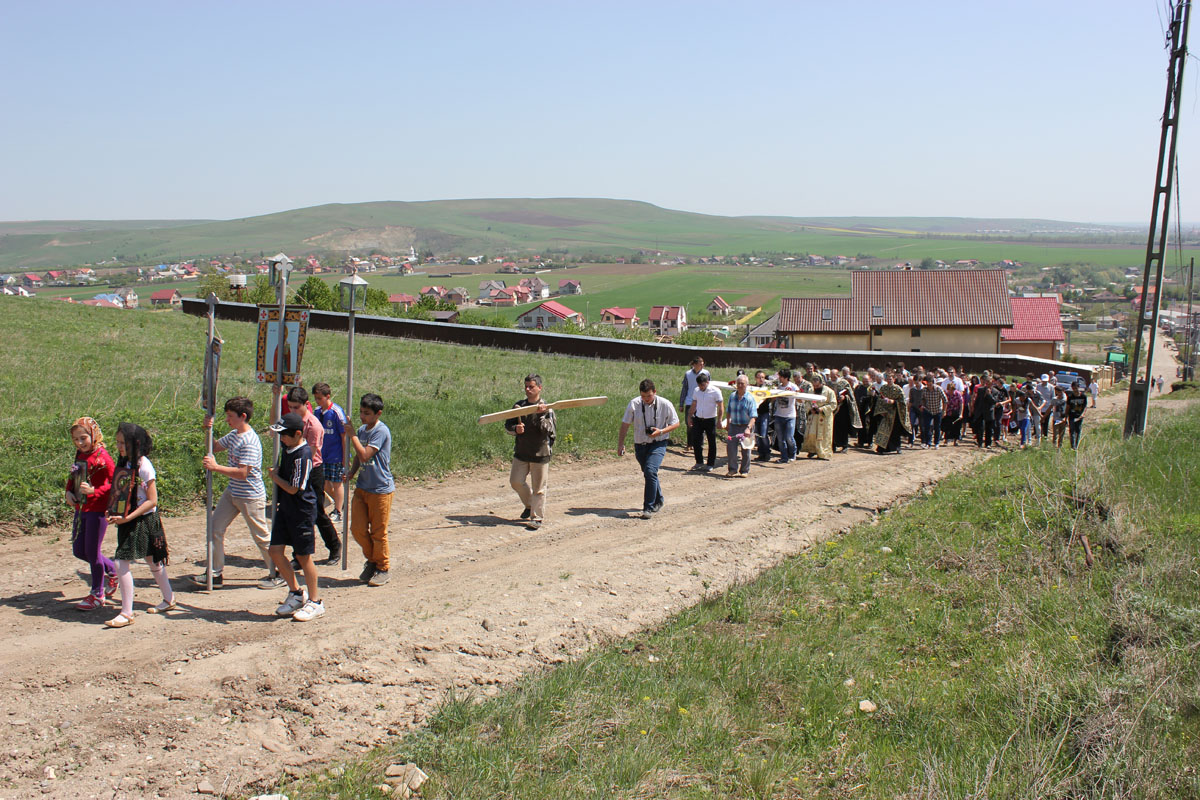 Procesiune pe „Drumul Crucii” la Piatra-Neamţ