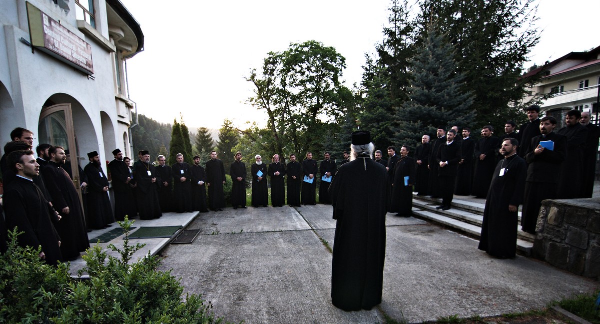 Preoţii Protopopiatului Iaşi 1, în conferinţă semestrială de primăvară