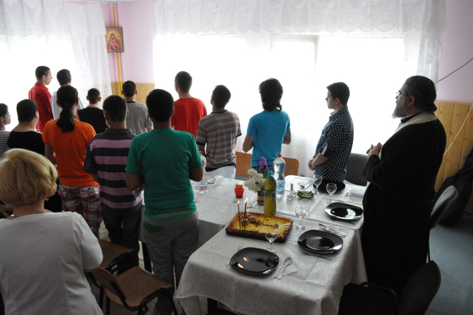 Bucurie în prima zi de Paşti pentru tinerii din Centrul &quot;Gulliver&quot;