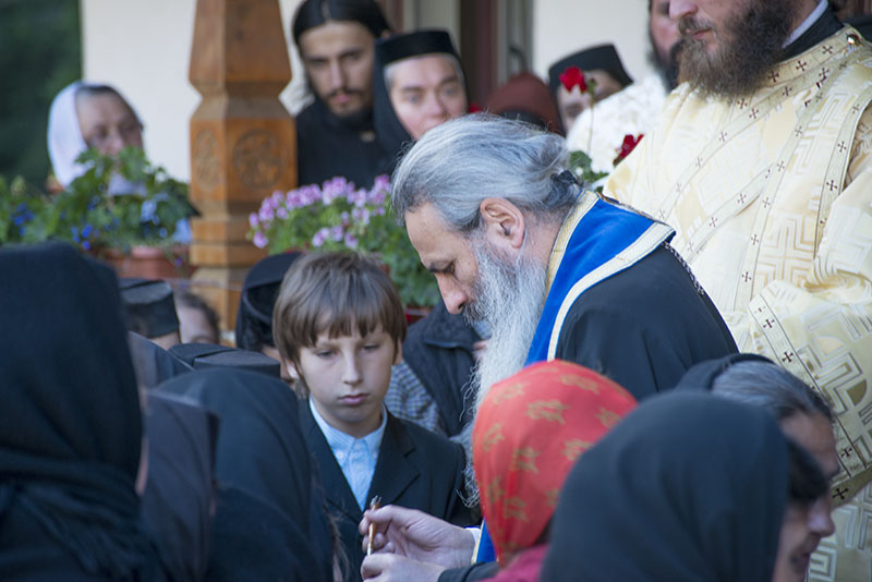 Înaltpreasfințitul Părinte Teofan a slujit Taina Sfântului Maslu pentru parintele Justin Pârvu