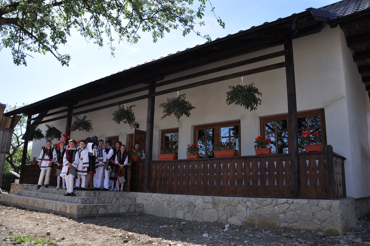 Sfinţire de aşezământ-praznicar, în parohia Vicovu de Sus-Est