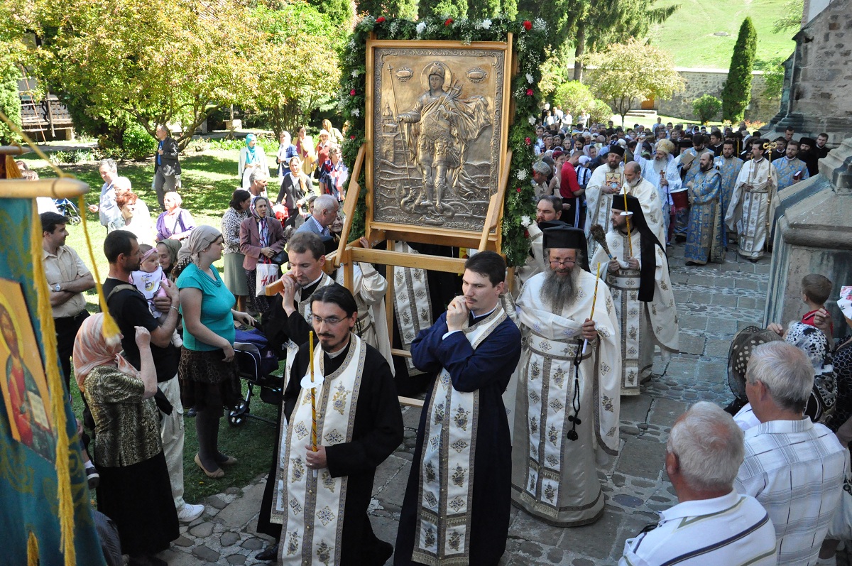 „În Săptămâna Luminată, o sărbătorim pe Maica Luminii” „În Săptămâna Luminată, o sărbătorim pe Maica Luminii”