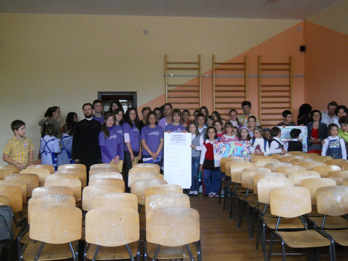 „Voluntariatul se învață și la școală”
