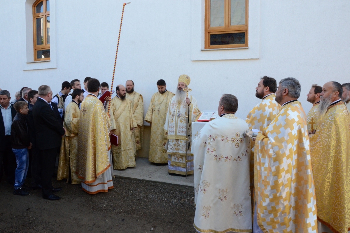 5000 de credincioşi, la sfinţirea Bisericii „Buna Vestire” din Botoşani